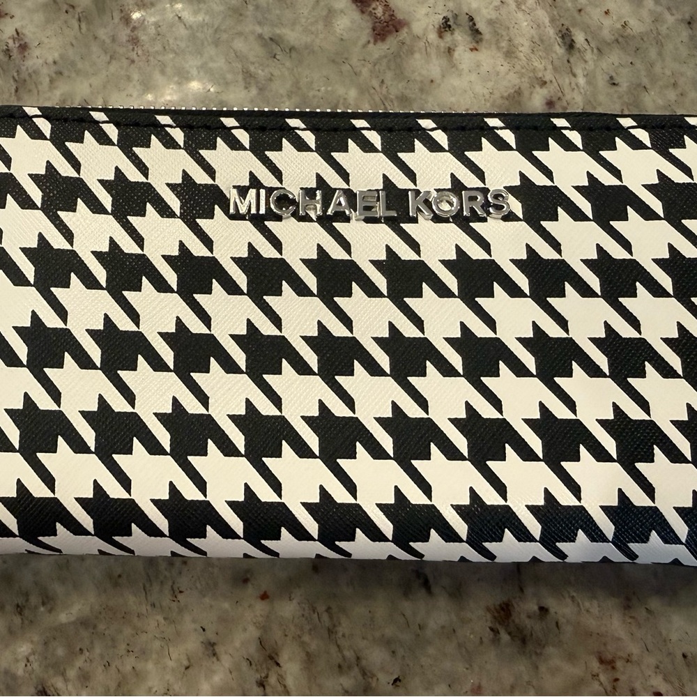 Michael Kors Black and White Houndstooth Wallet